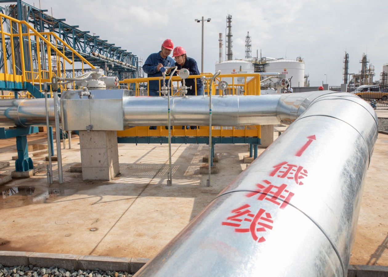 РФ знижує ціни на нафту для Китаю, щоб компенсувати "втрату" Індії - ЗМІ