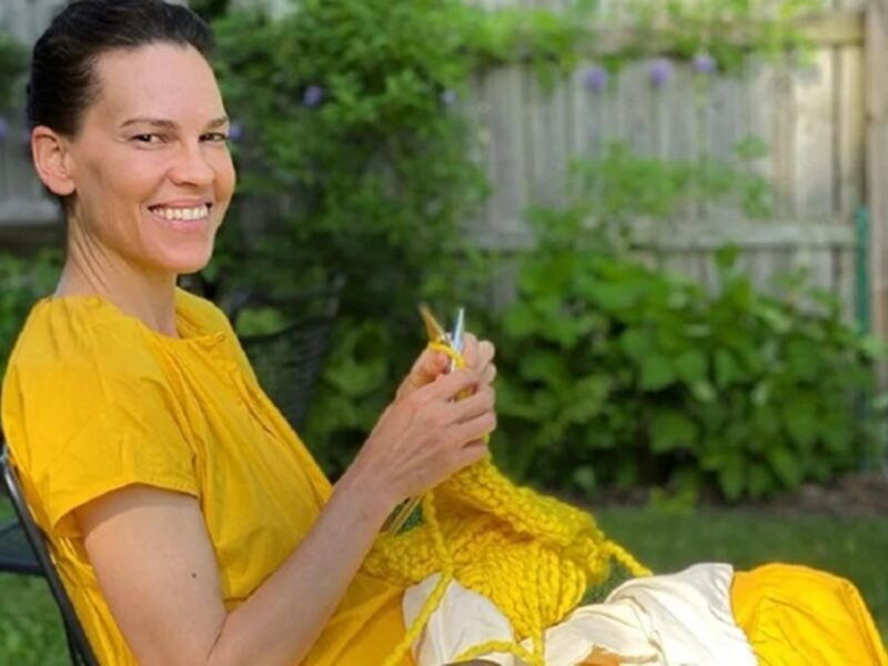 Гіларі Свенк зачитала поезію на підтримку українських дітей