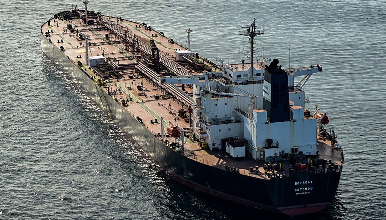 Танкери з російською нафтою дрейфують біля Китаю