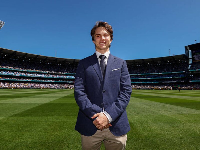 З новим шоломом Піастрі готовий до нового сезону