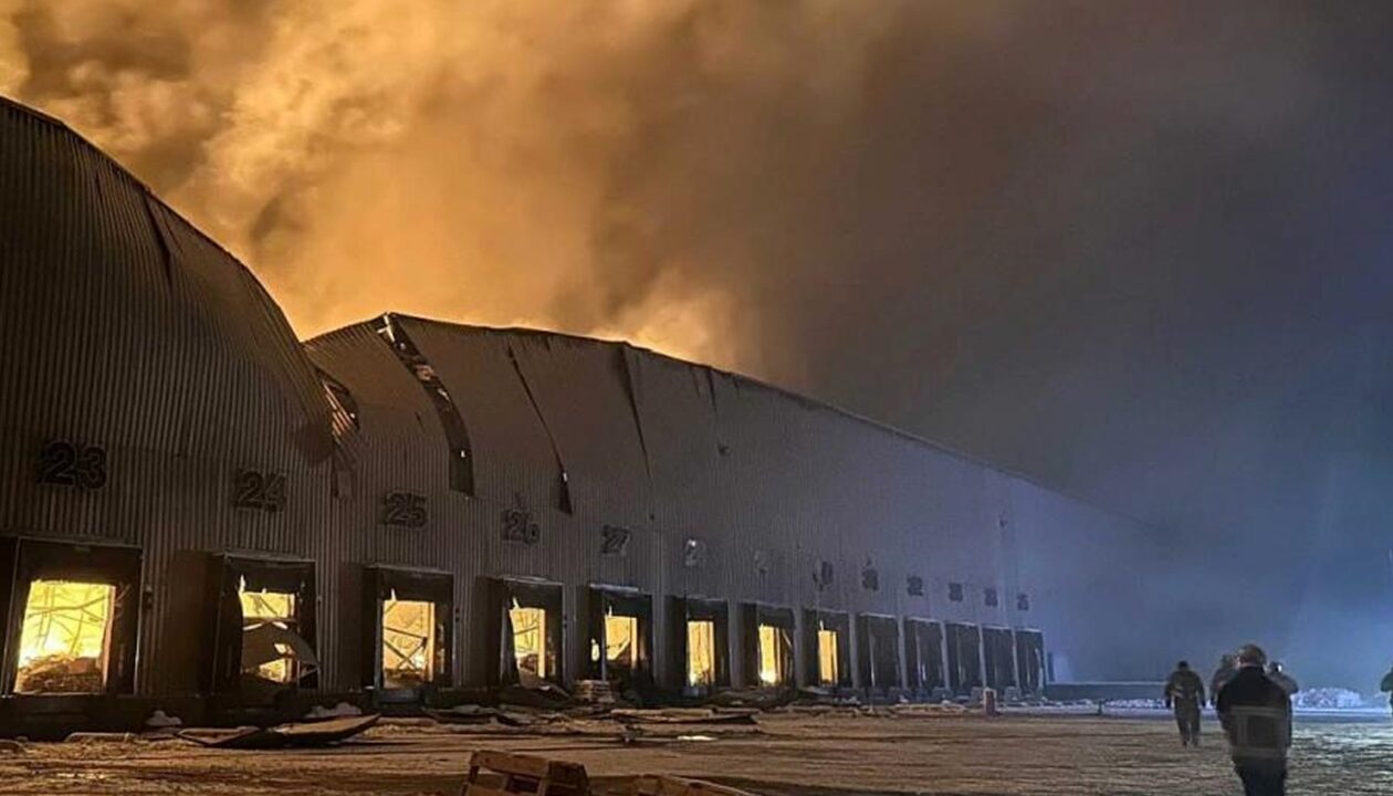 На Київщині горять склади Рошен - соцмережі