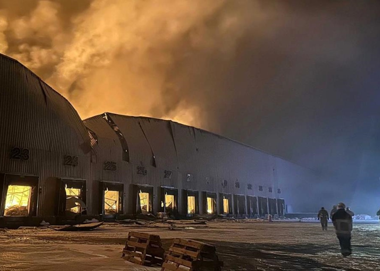 На Київщині горять склади Рошен - соцмережі