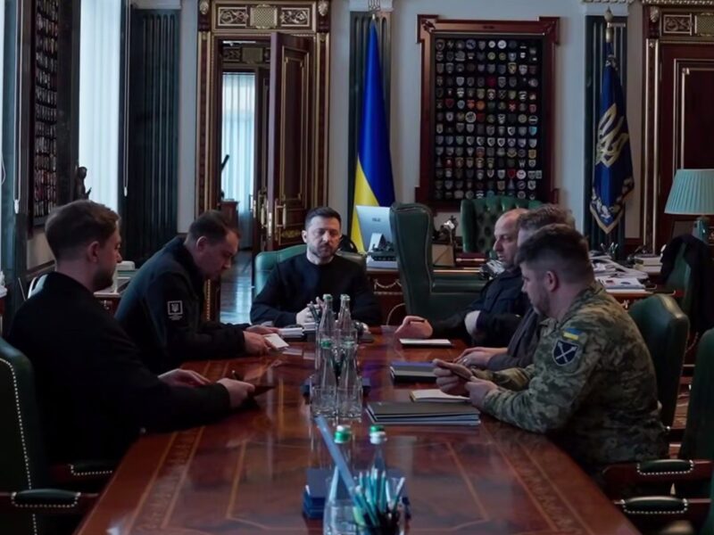 Зеленський зустрівся з переговорною командою