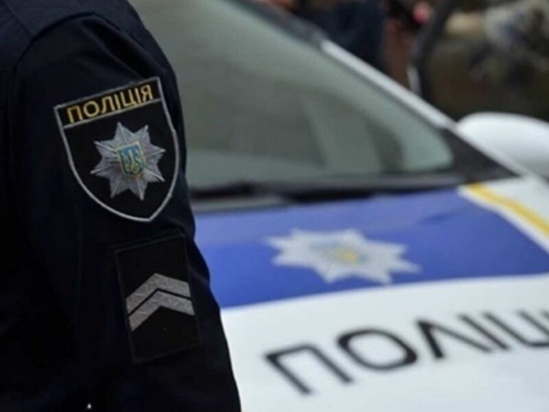 На Буковині невідомий підірвав полійцейське авто: є постраждалі