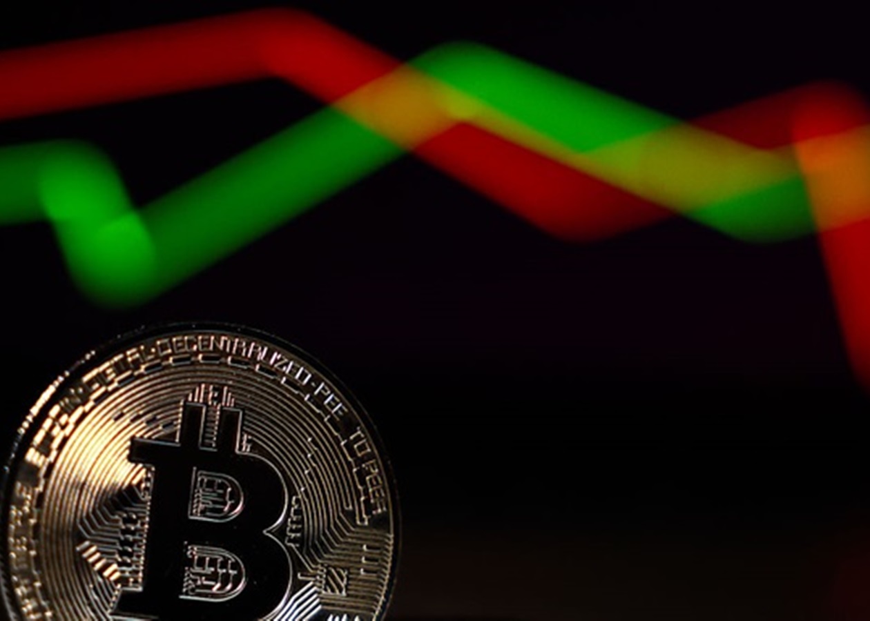 Bitcoin вдруге за місяць падає нижче $65 000