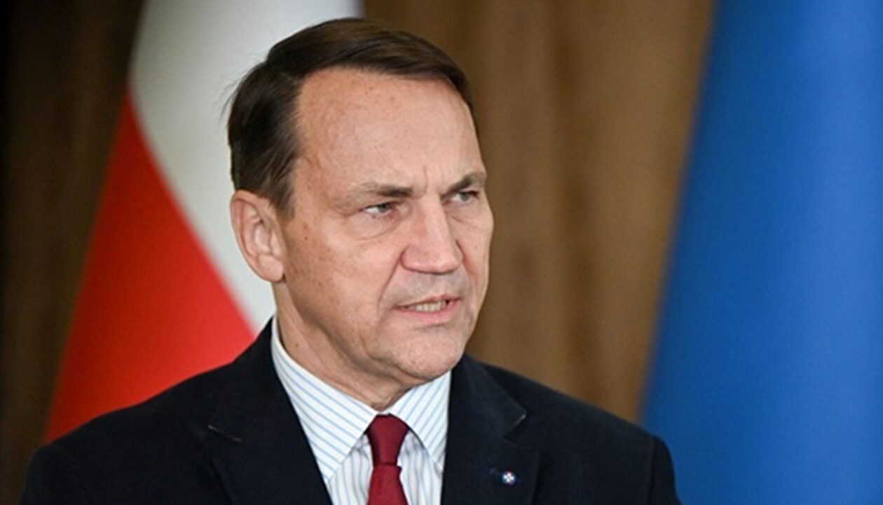 Сікорський озвучив припущення щодо Путіна