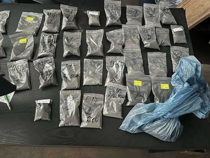 На Закарпатті засудили контрабандистів, які ховали платину і паладій під виглядом “клею”