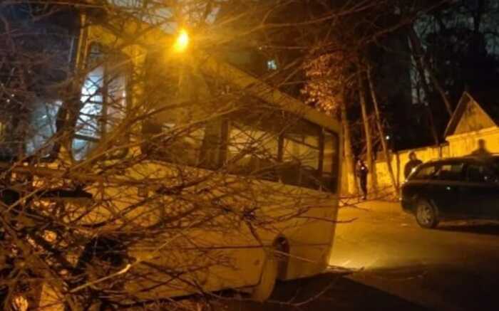 У Києві п’яний полтавець викрав автобус і влаштував потрійну ДТП