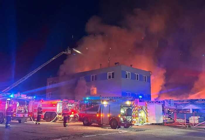 Диверсія у Чехії: радикальні активісти влаштували пожежу на підприємстві, що допомагає ЗСУ