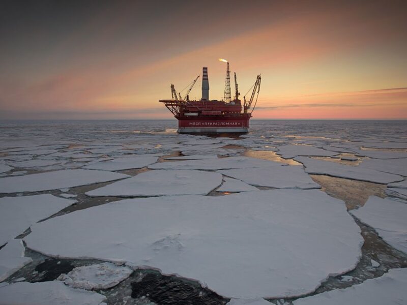 Нафтові компанії Росії змушені скорочувати обсяги буріння - ЗМІ