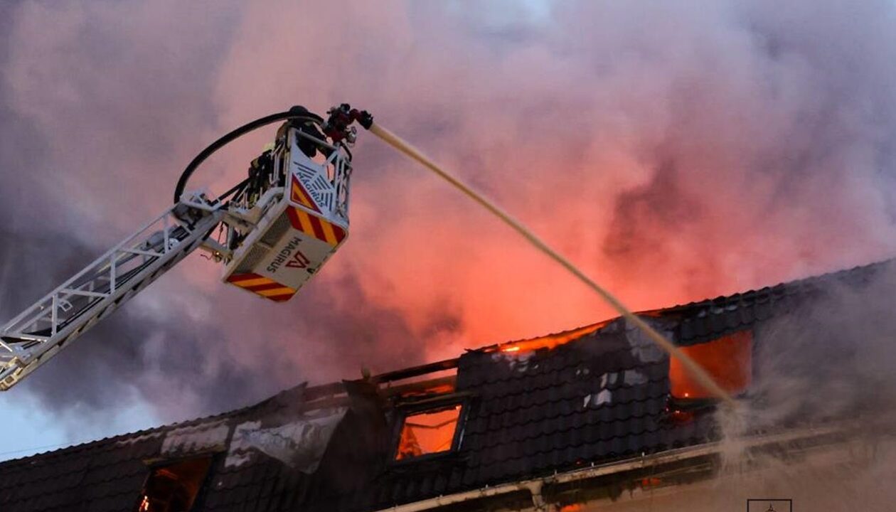 Росіяни вдарили по готелю у центрі Сум