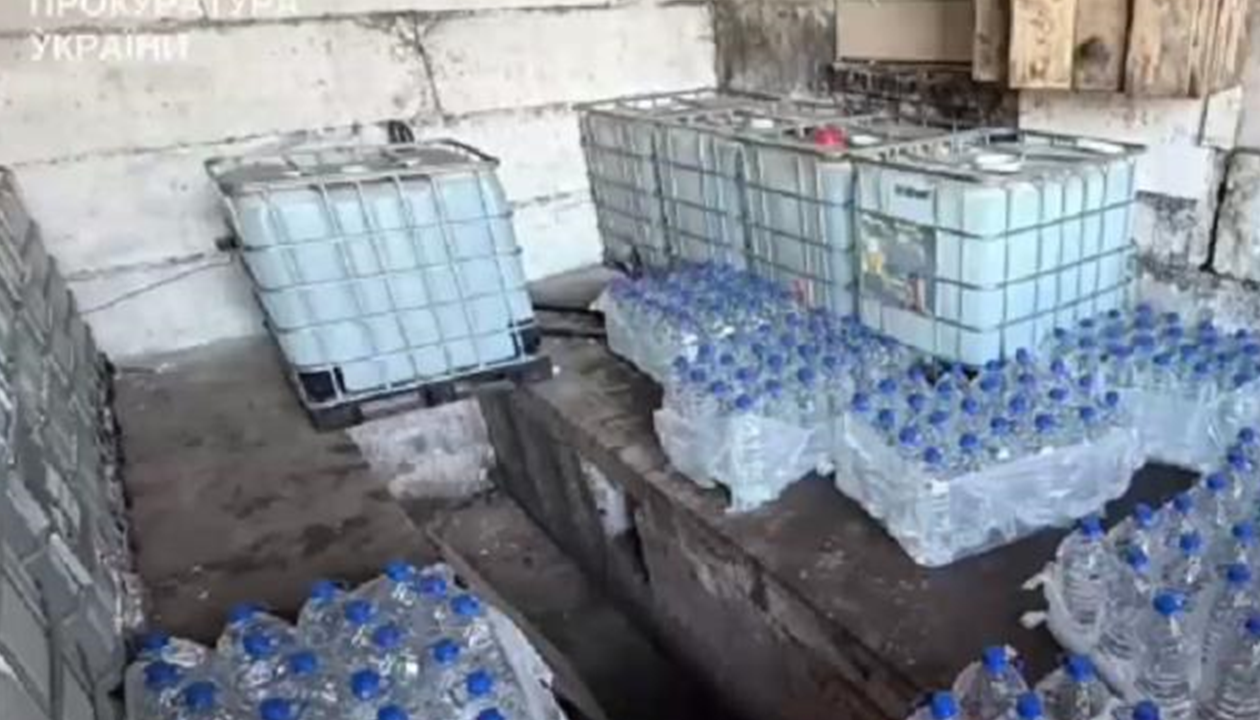 У Києві виявили склади з близько 50 тонн нелегальної спиртової суміші