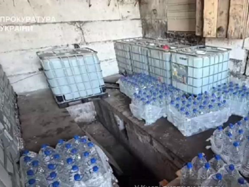 У Києві виявили склади з близько 50 тонн нелегальної спиртової суміші