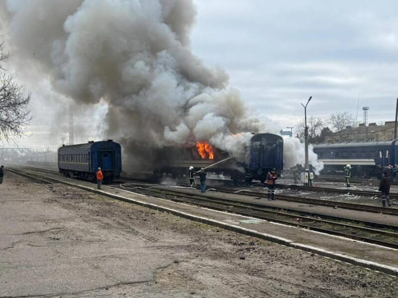 Безпілотник атакував вагон потягу у Миколаєві