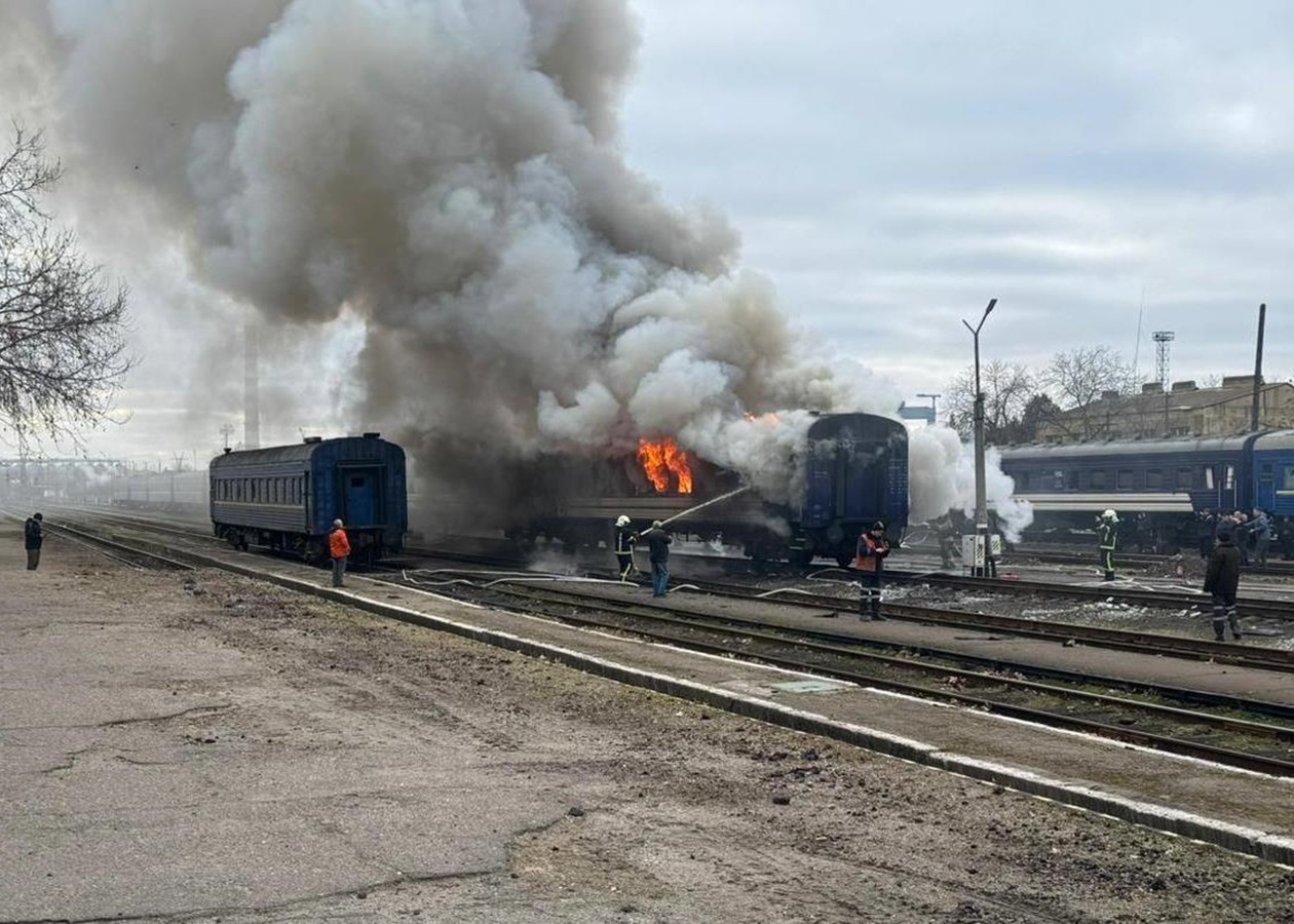 Безпілотник атакував вагон потягу у Миколаєві