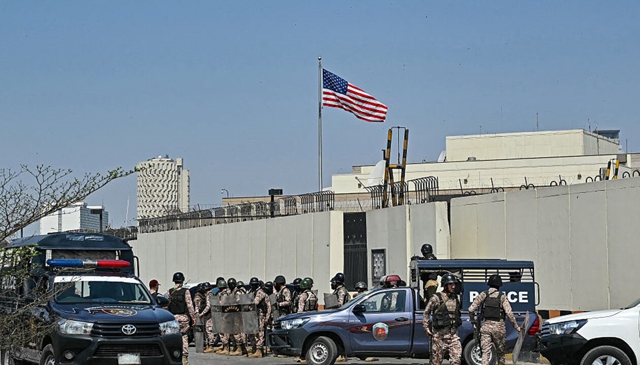 США наказали частині персоналу залишити Пакистан і Кіпр