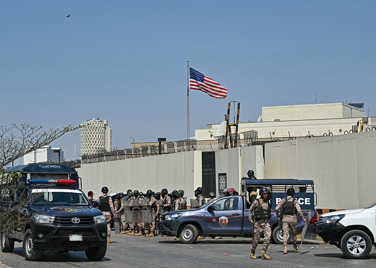 США наказали частині персоналу залишити Пакистан і Кіпр