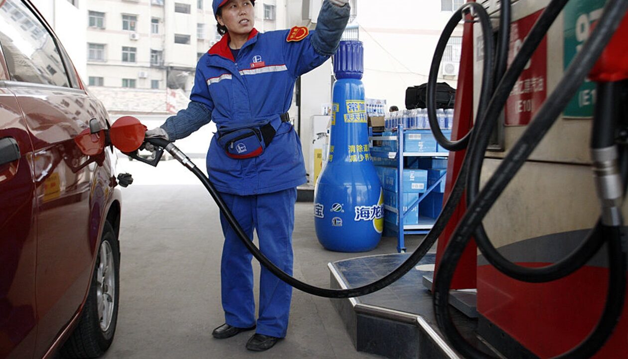 Китай наказав нафтопереробним заводам припинити експорт палива