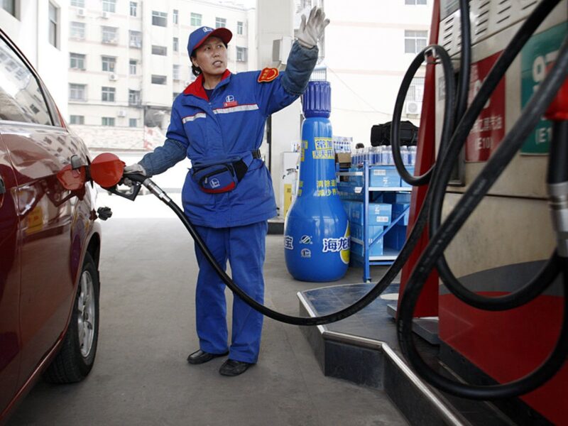 Китай наказав нафтопереробним заводам припинити експорт палива