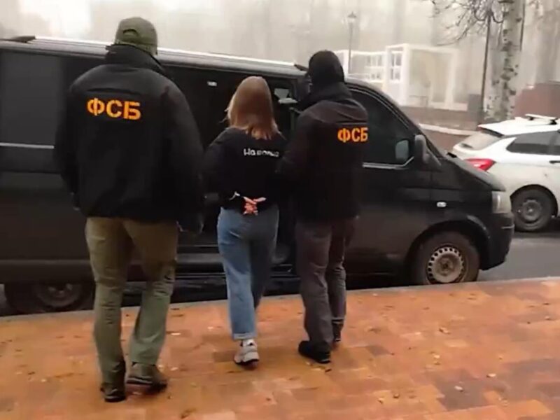 У Волновасі росіяни затримали 18-річну українку "за державну зраду"