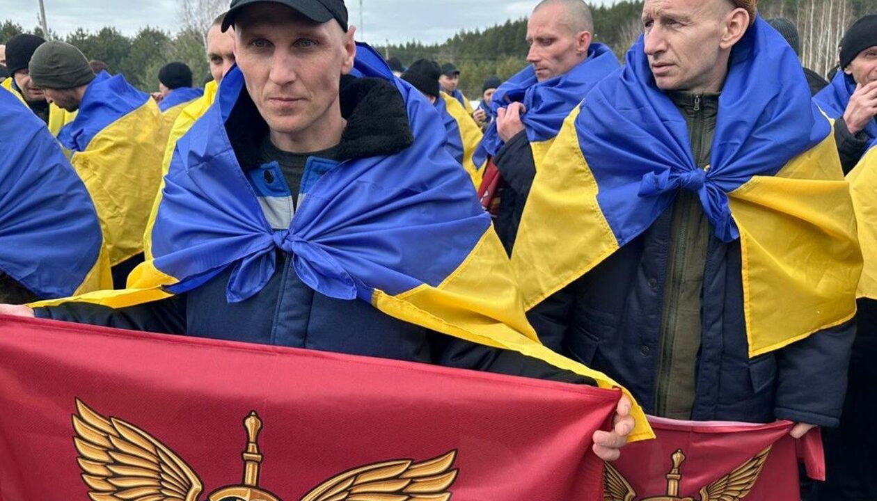 Україна повернула з полону 302 воїнів і цивільних