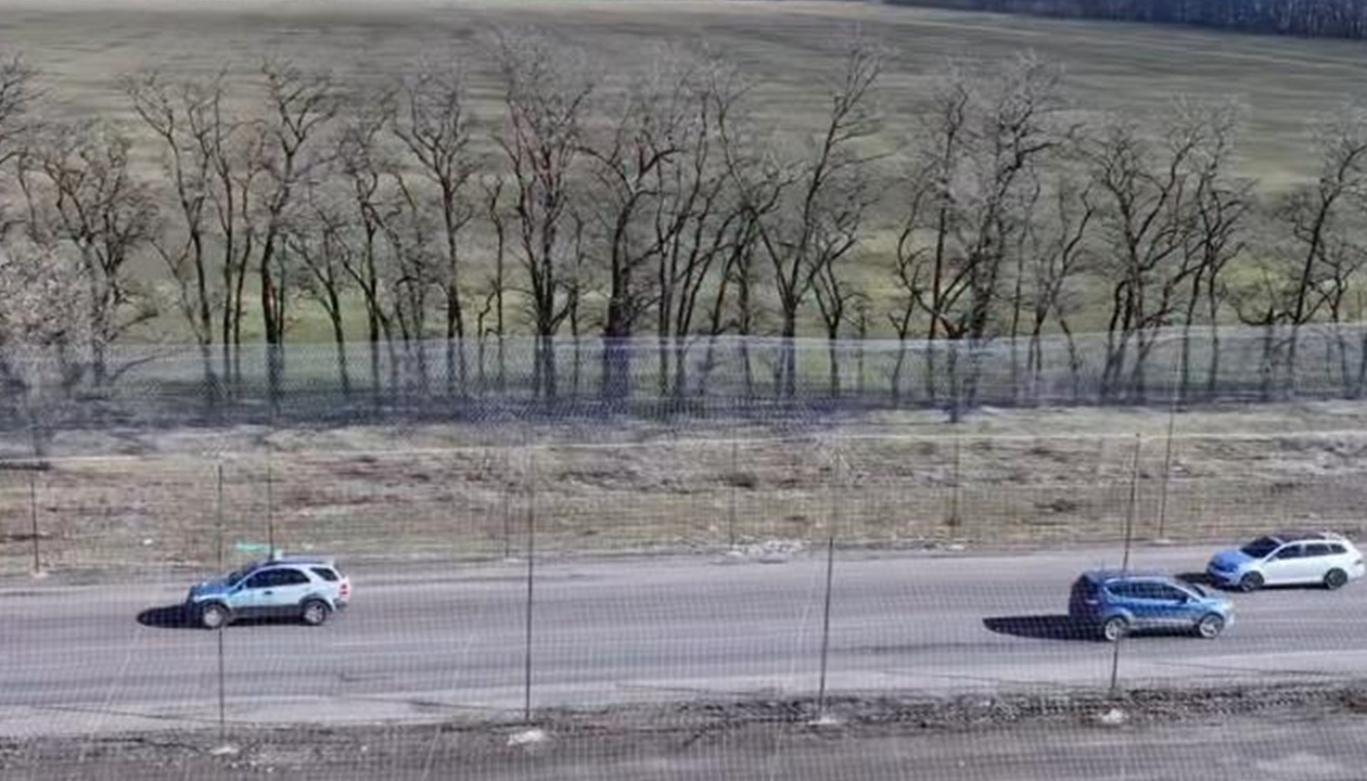 На Дніпропетровщині облаштували 42 км дороги антидроновою сіткою