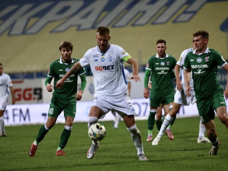 Динамо наздогнало і випередило Оболонь із пенальті Ярмоленка