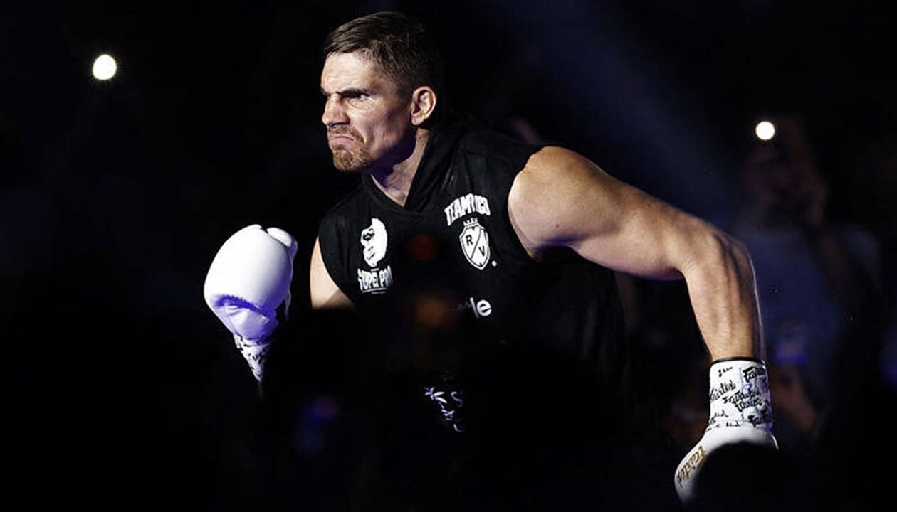 Кікбоксер Верховен налаштовується відстояти всі 12 раундів у бою з Усиком