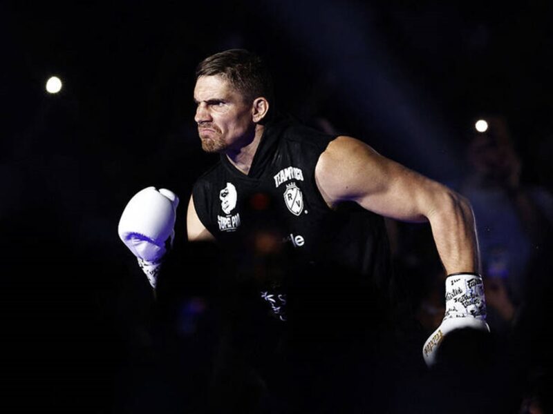 Кікбоксер Верховен налаштовується відстояти всі 12 раундів у бою з Усиком