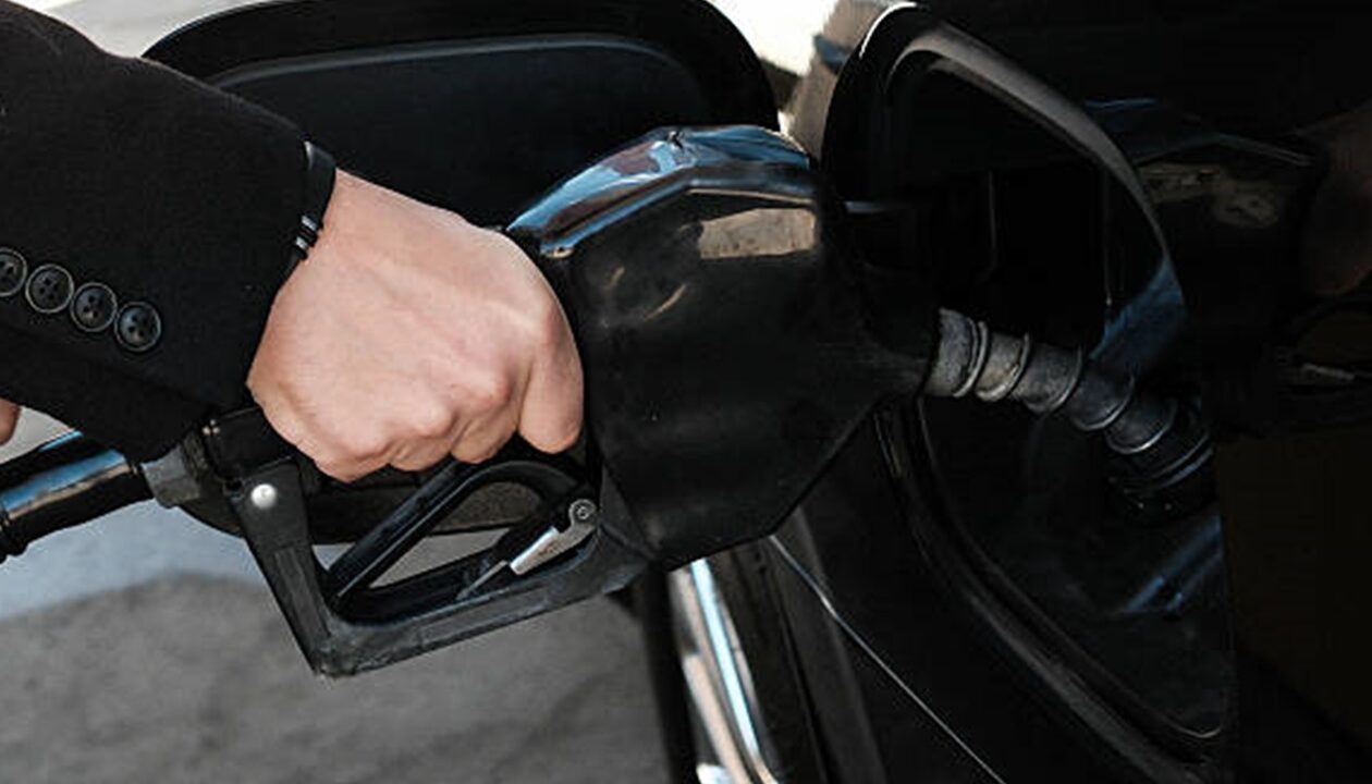 У США ціни на пальне злетіли до максимуму