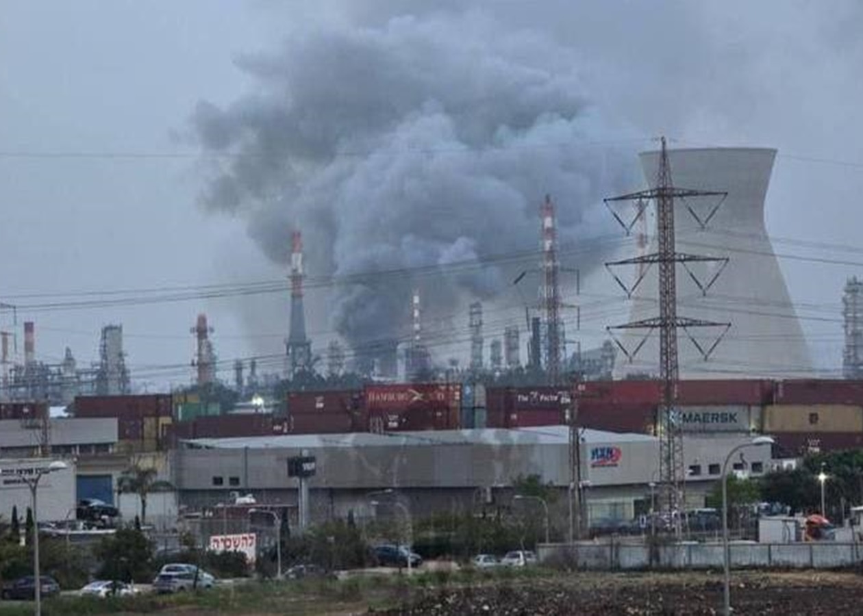 Іран ударив по НПЗ в ізраїльській Хайфі - ЗМІ