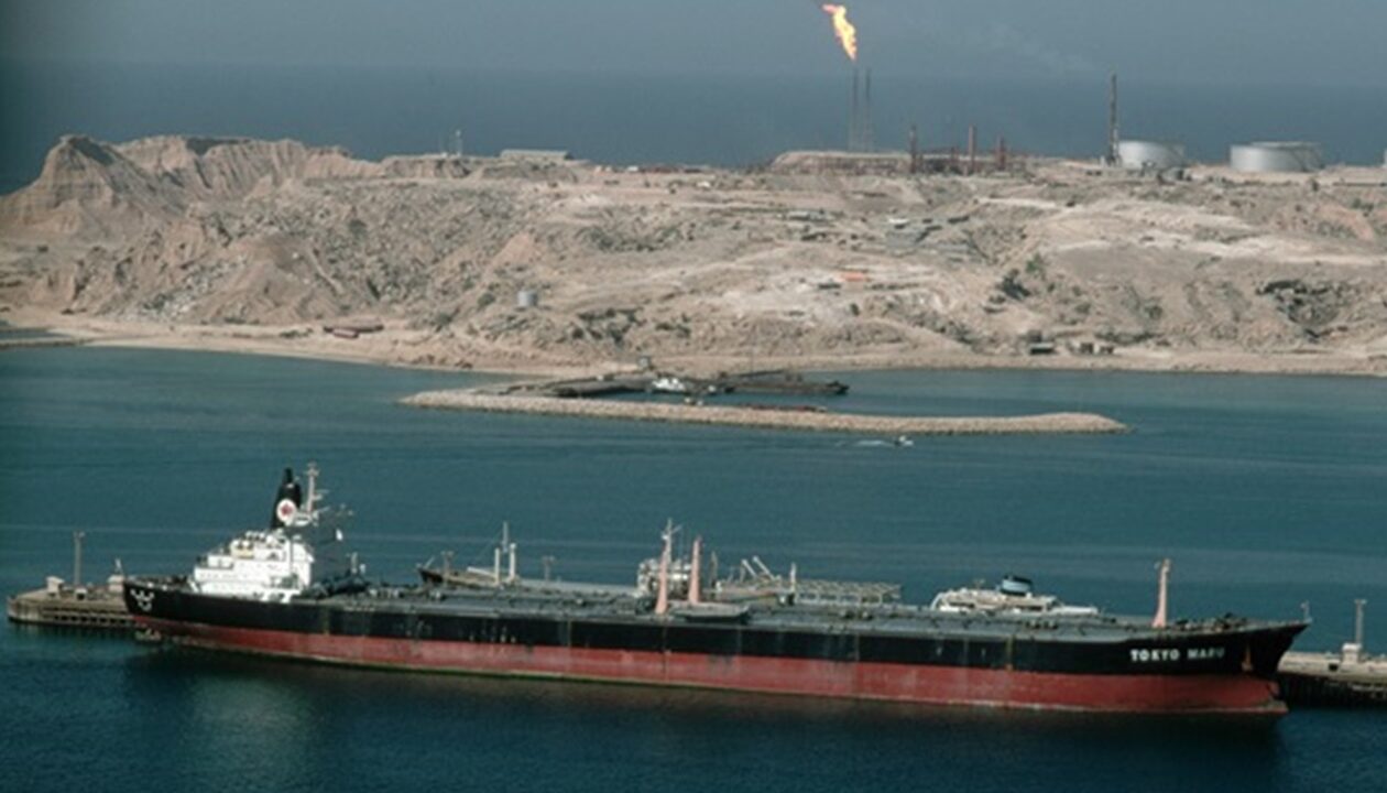 США розглядають зняття санкцій з іранської нафти