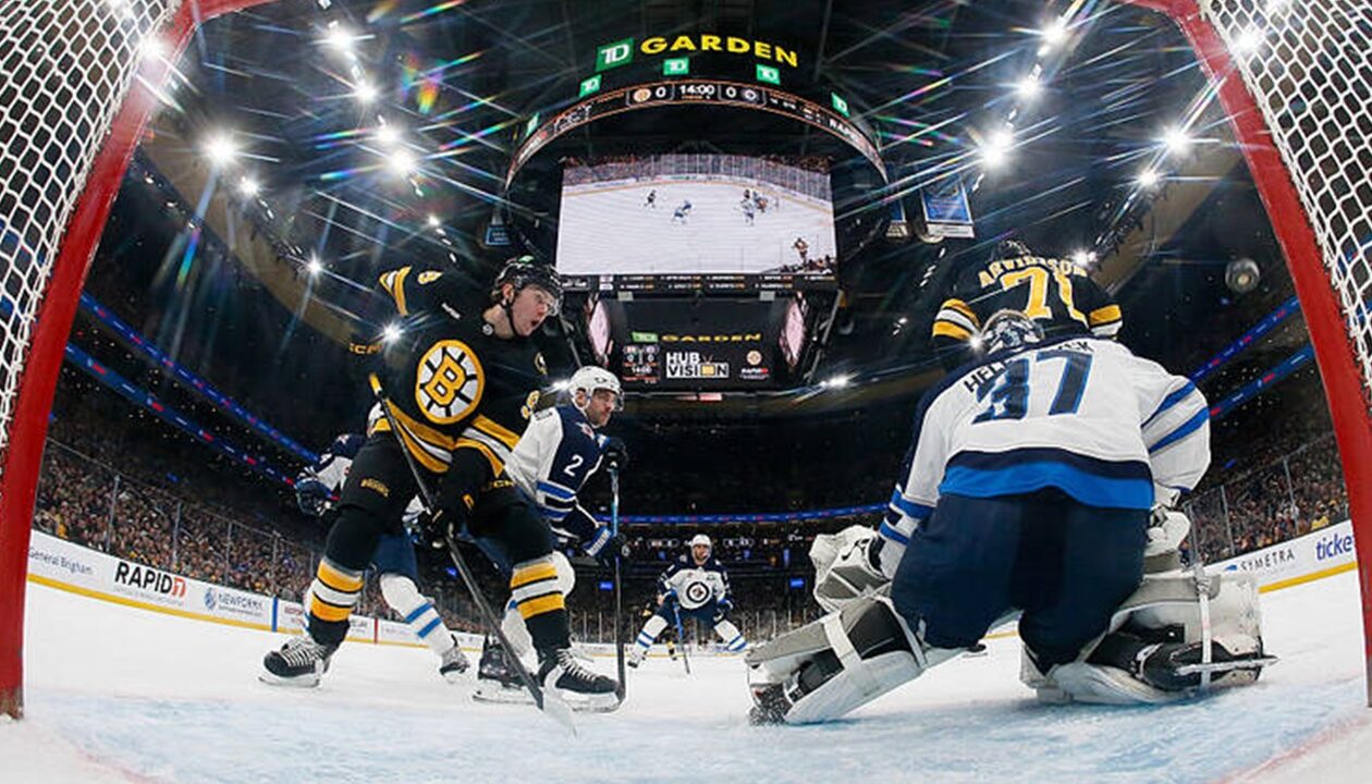 НХЛ: тріумфи Бостона, Тампи й Баффало