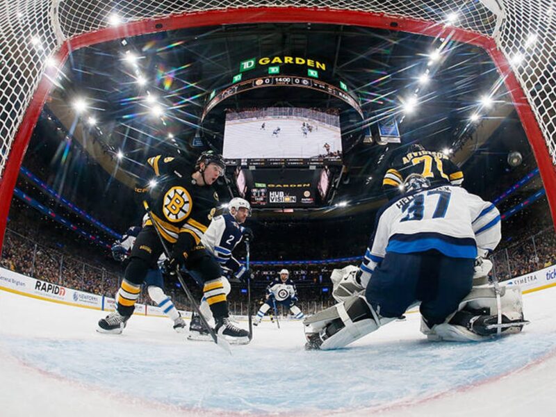 НХЛ: тріумфи Бостона, Тампи й Баффало