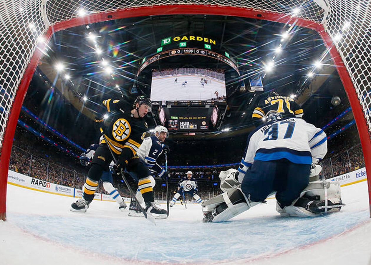 НХЛ: тріумфи Бостона, Тампи й Баффало