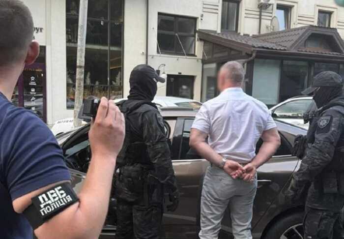 25 мільйонів доларів у нерухомості та хабар у 3 тисячі доларів: як головний охоронець судів Володимир Семенина збудував власну "імперію"