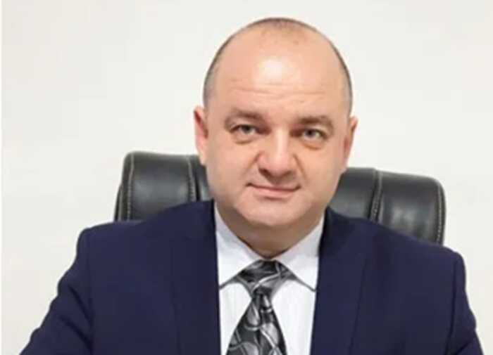 Tesla, маєтки та монополія на дезінфекцію: як прикарпатський посадовець Руслан Савчук збудував бізнес-імперію у підконтрольній галузі