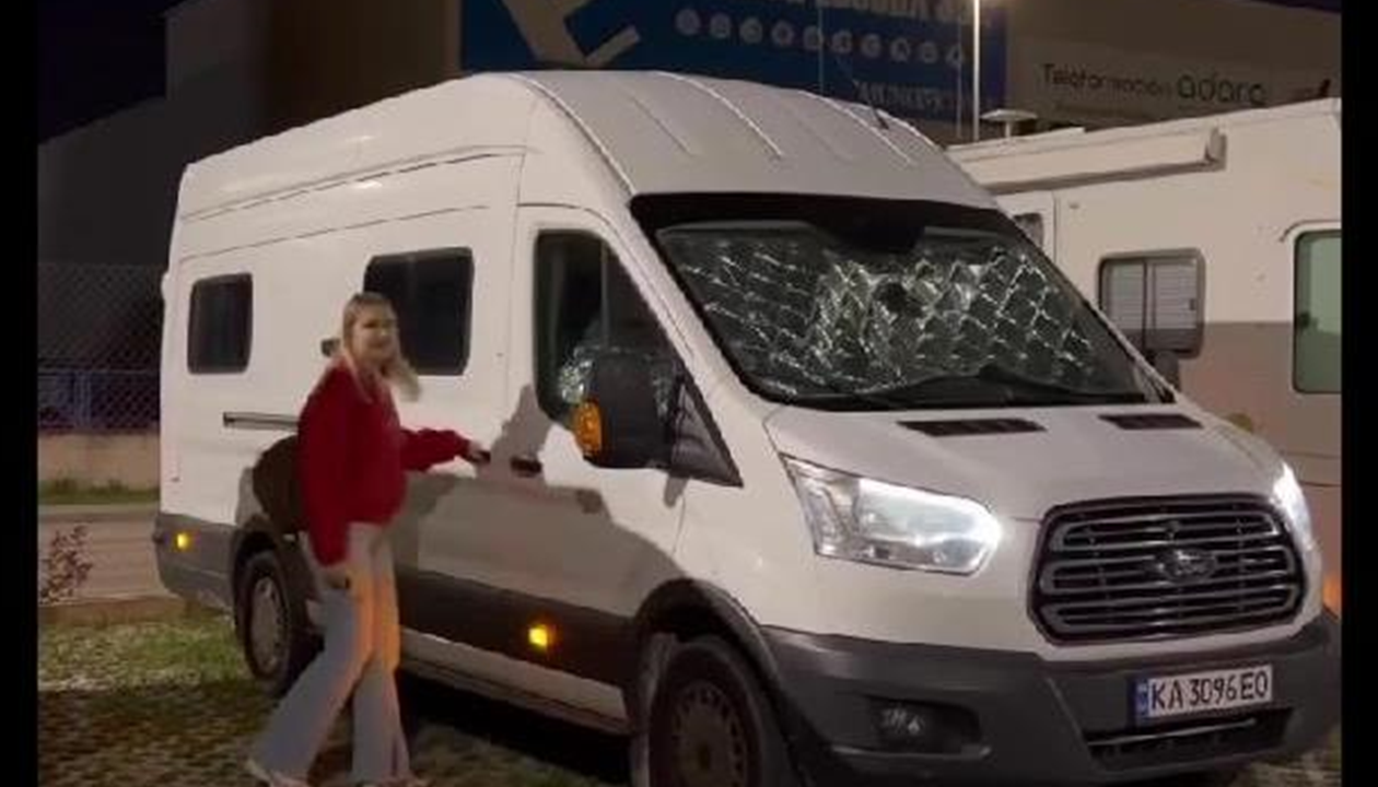 Українці перетворили Ford Transit на будинок на колесах