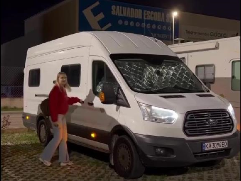 Українці перетворили Ford Transit на будинок на колесах