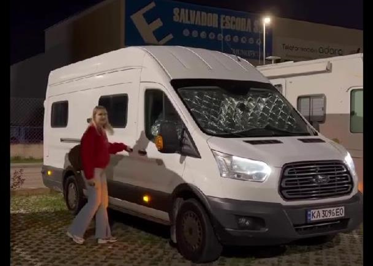 Українці перетворили Ford Transit на будинок на колесах