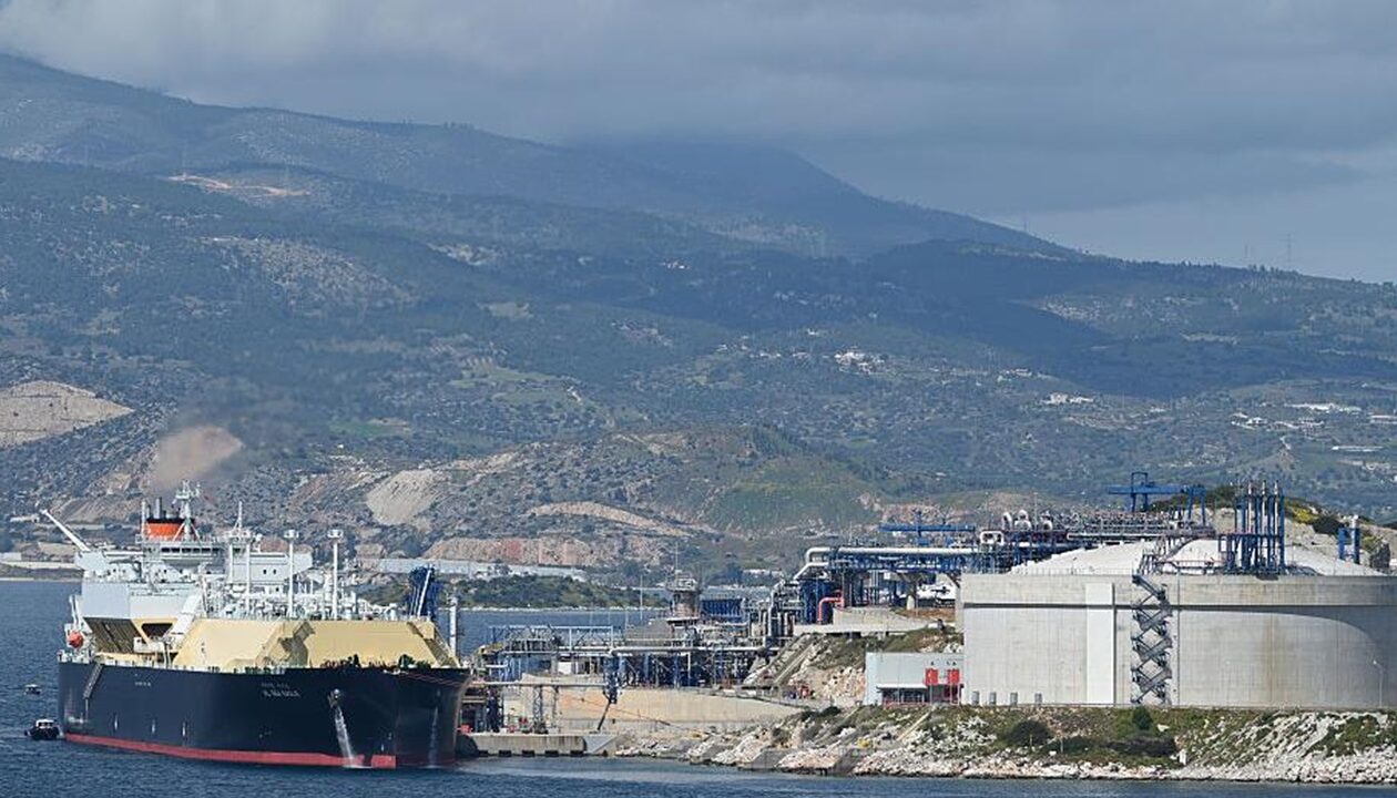 Україна домовляється з Грецією про постачання дизеля та газу