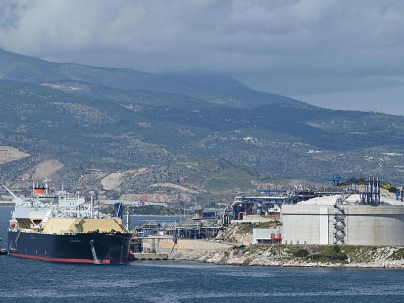 Україна домовляється з Грецією про постачання дизеля та газу