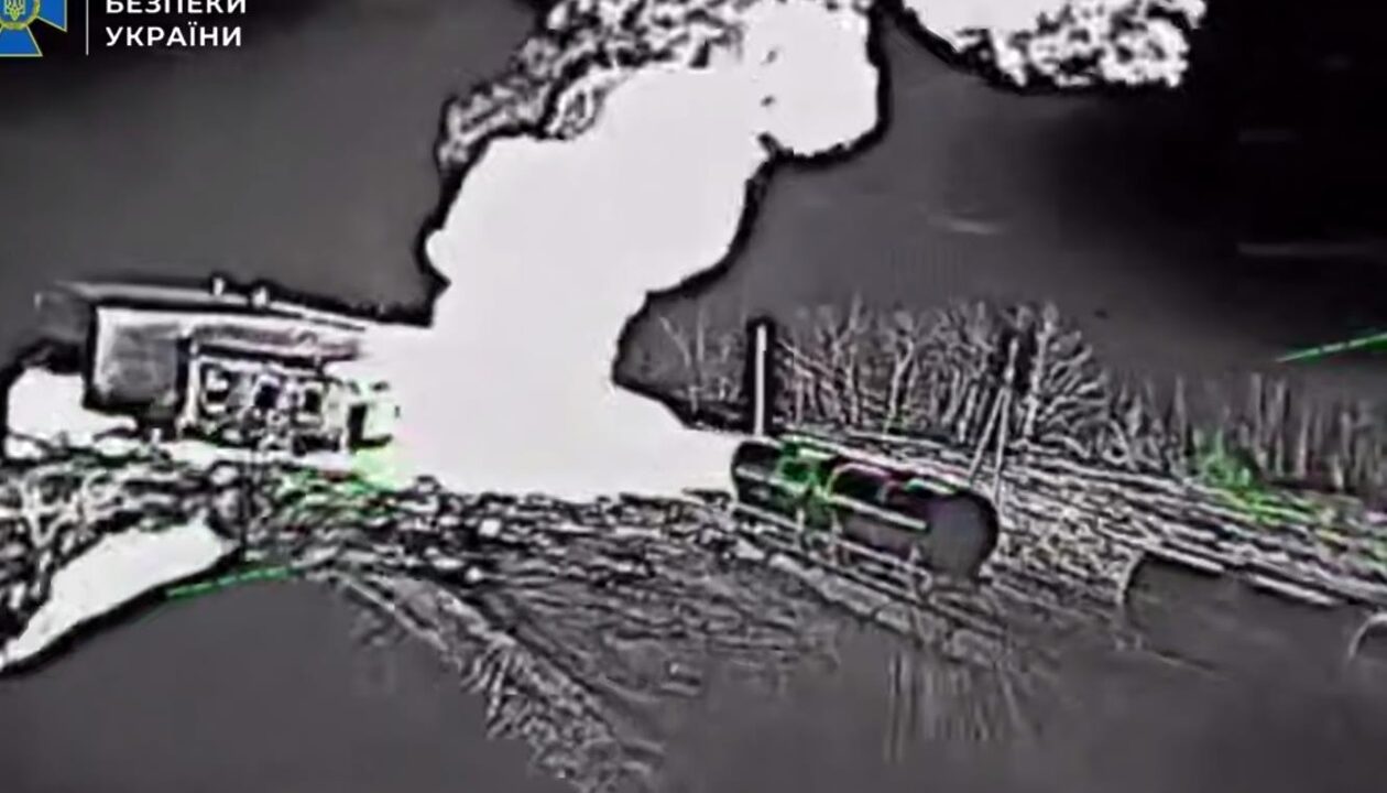 Під Луганськом знищено ешелони росіян з пальним