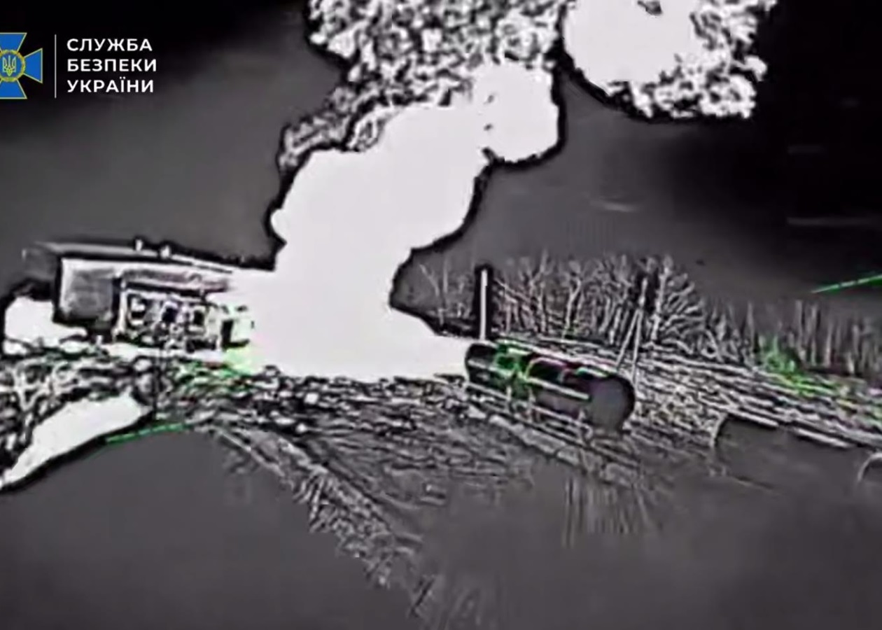 Під Луганськом знищено ешелони росіян з пальним