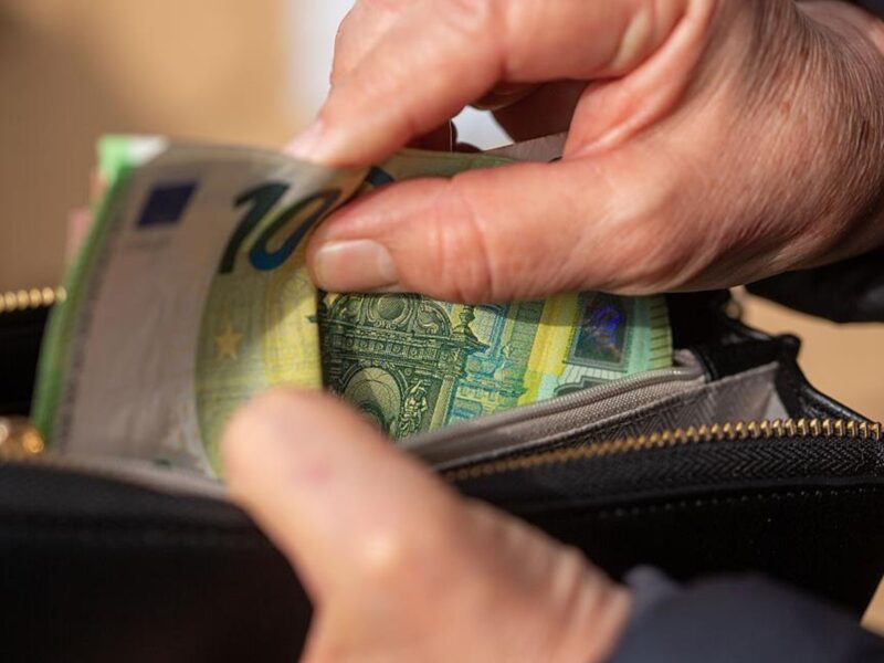 Євро подорожчало до нового історичного максимуму