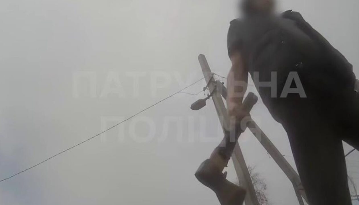 В Запоріжжі чоловік напав на поліцію під час затримання підозрюваного в ДТП