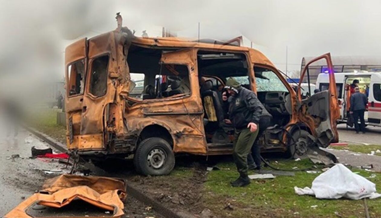 Росіяни двічі за вечір атакували автостоянки у Сумах