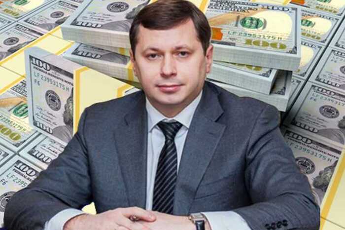 Елітна нерухомість через родичів і “безкоштовні” активи: Голова Київського апеляційного суду Ярослав Головачов зачищає інтернет від розслідувань про свої розкішні статки