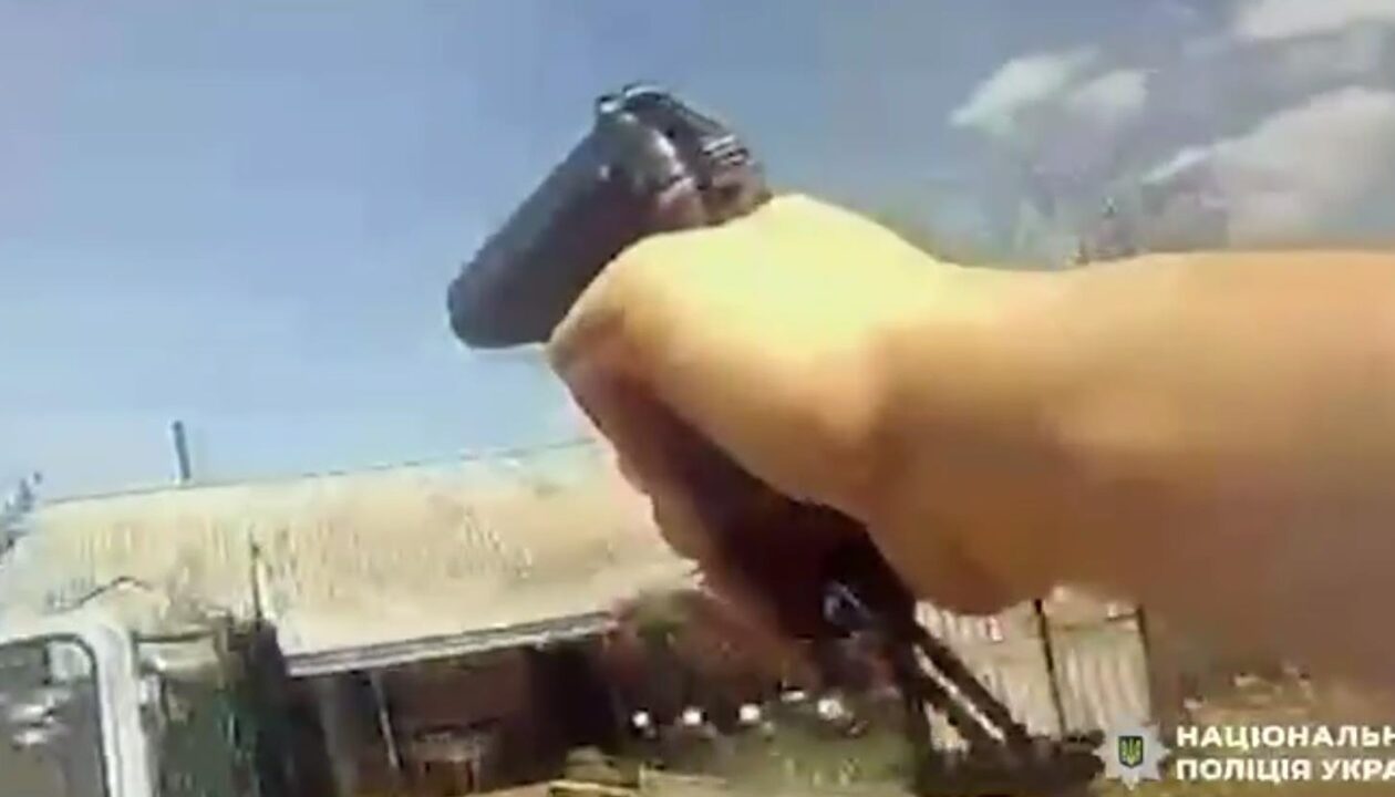 З'явилось відео нападу на поліцію на Хмельниччині
