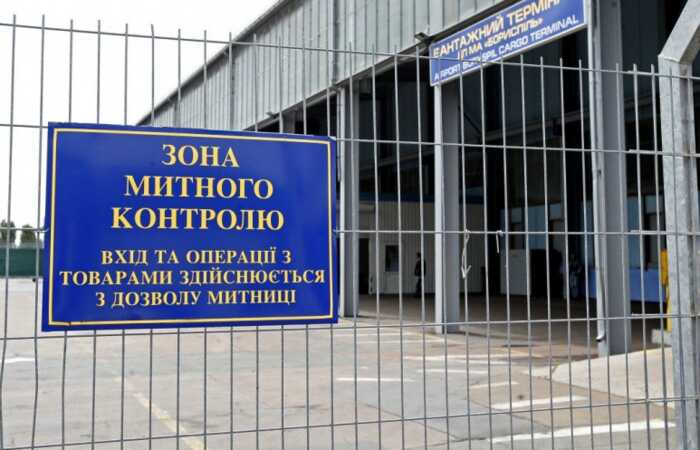 Заступник начальника Волинської митниці Дмитро Забавський одразу після призначення придбав Volkswagen за 2,5 мільйона